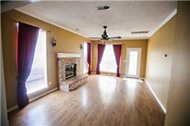 Foto del edificio - 8208 Rincon St