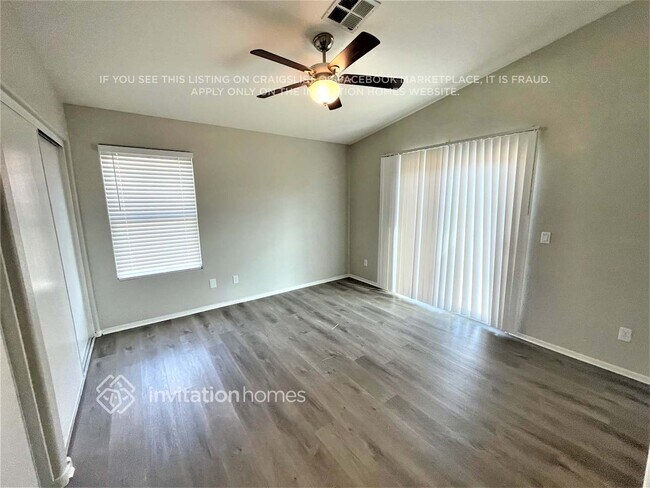 Foto del edificio - 1727 E Horseshoe Ave