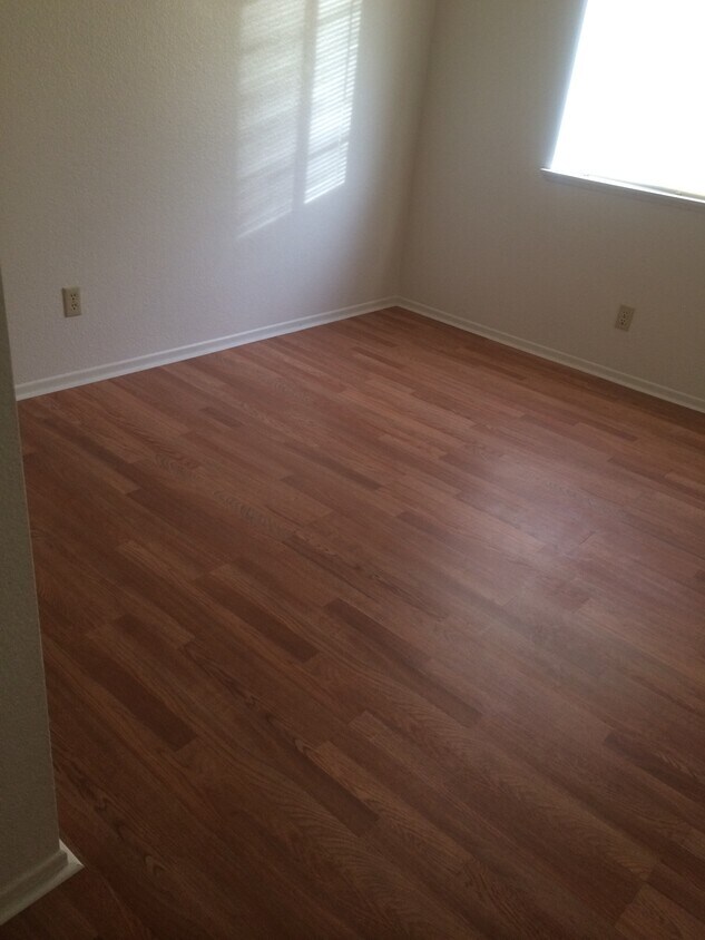 Building Photo - 1022 E Avenue Q3