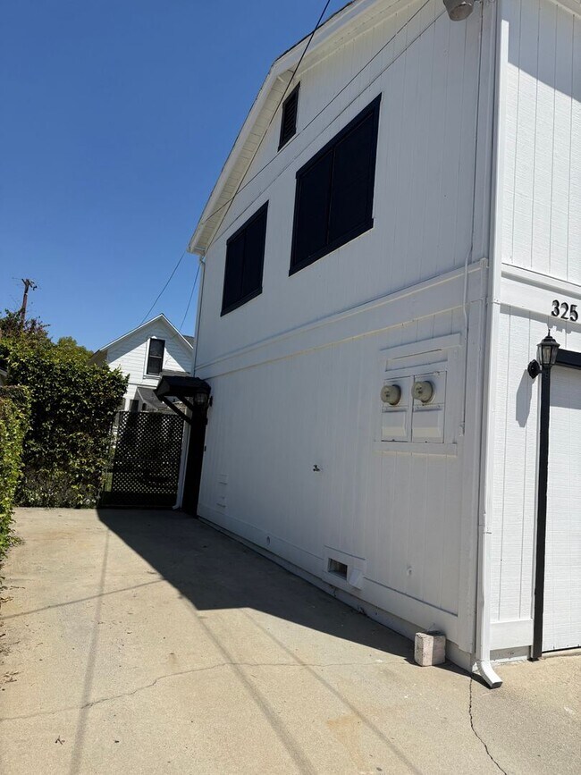 Foto del edificio - 325 N Vermont Ave