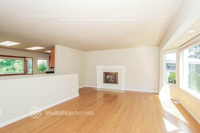 Building Photo - 1136 N Fir St