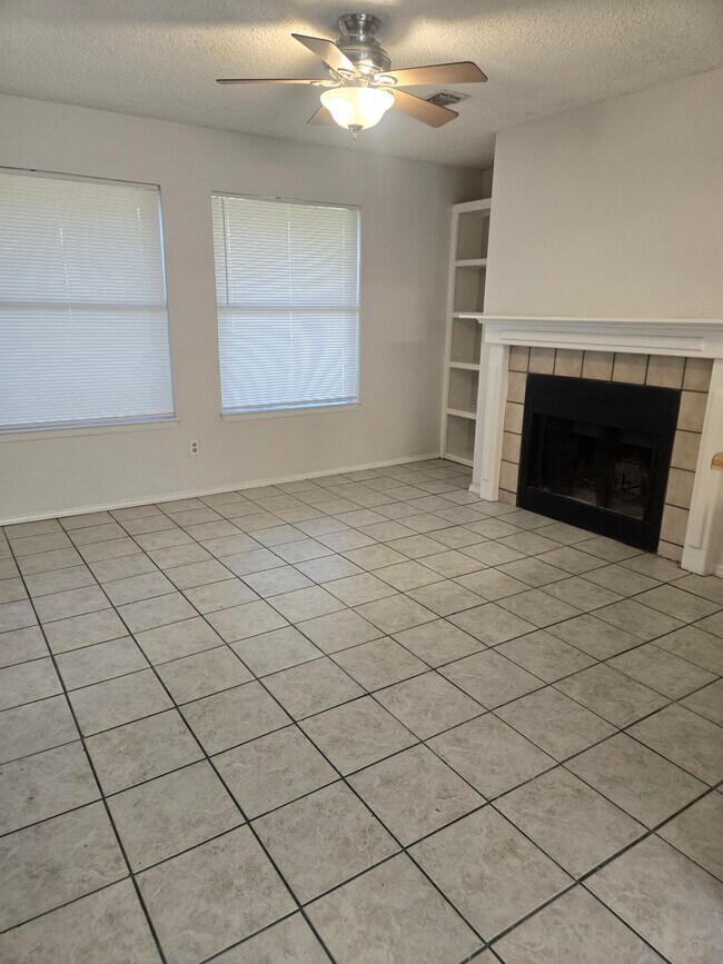 Foto del edificio - 2903 W Slaughter Ln