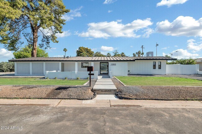 Building Photo - 5302 E Mitchell Dr