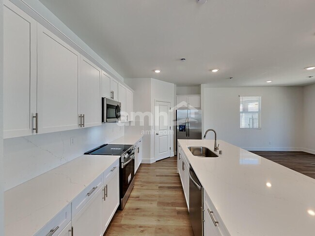 Building Photo - 9118 Fiesta Impatiens Ct