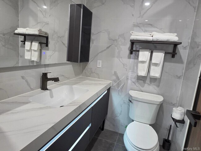 Foto del edificio - 36-21 Prince St