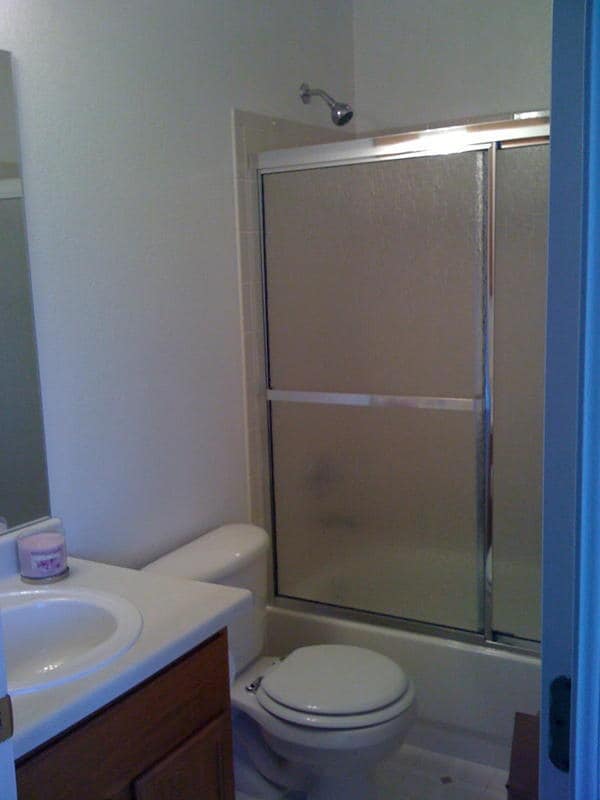 Building Photo - Very Nice 2 Bedroom, 2 1/2 Bath Townhome in Quail Run! Community Pool & Tennis Courts! Minutes To...