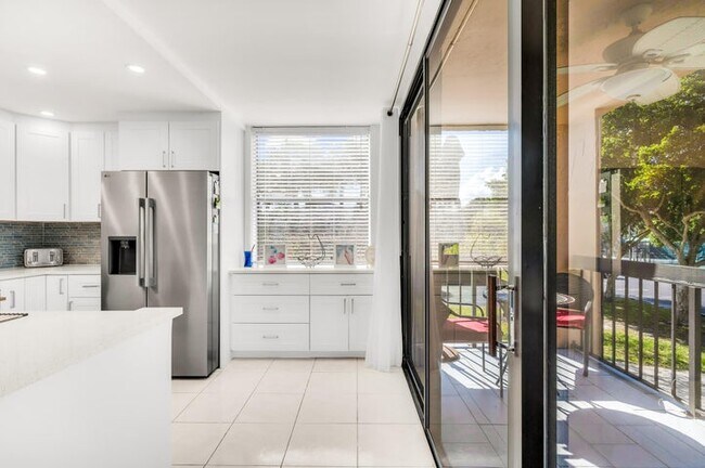 Building Photo - 600 Egret Cir