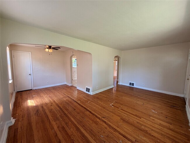 Building Photo - 5721 Acme Ave
