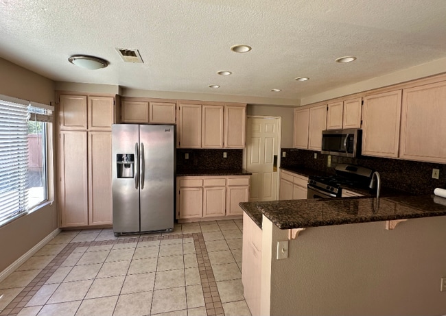 Building Photo - 739 Avenida Abeja