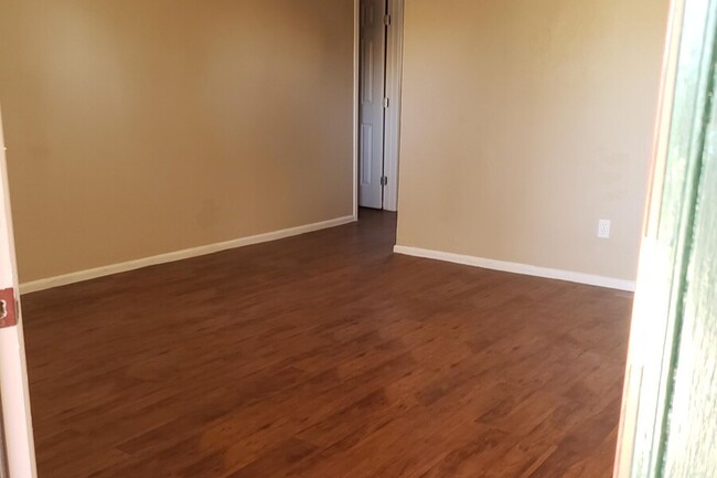 Parkhill Living Room - Parkhill Terrace and Kentwood Apartments