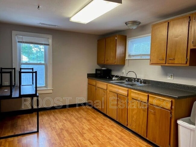 Building Photo - 437-437-437-432 W Harding Rd