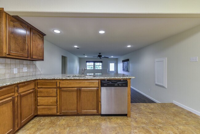 Foto del edificio - CRESTWOOD GEM  3 bedroom /2 bathroom