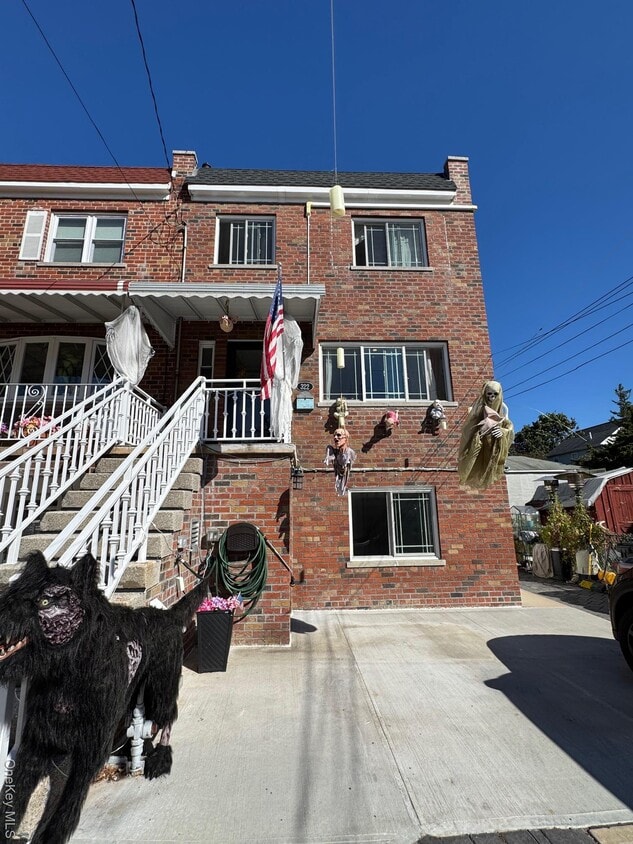 Primary Photo - 322 Swinton Ave