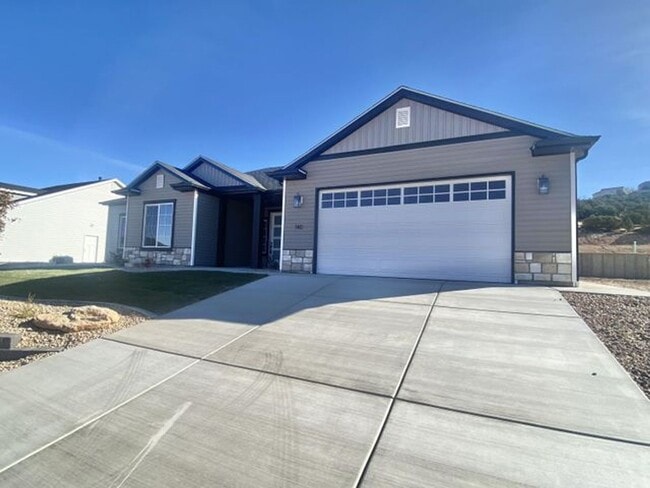 Building Photo - 3 bedroom - 2 bath Newer Single family in Crescent Hills