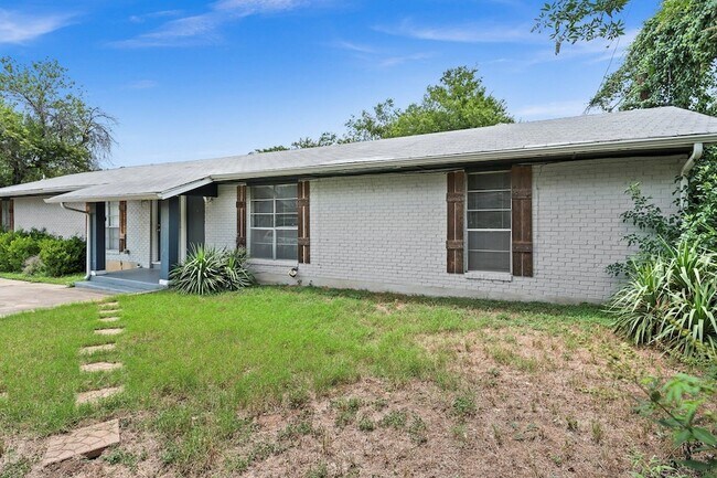 Foto del edificio - 2712 St Edwards Cir