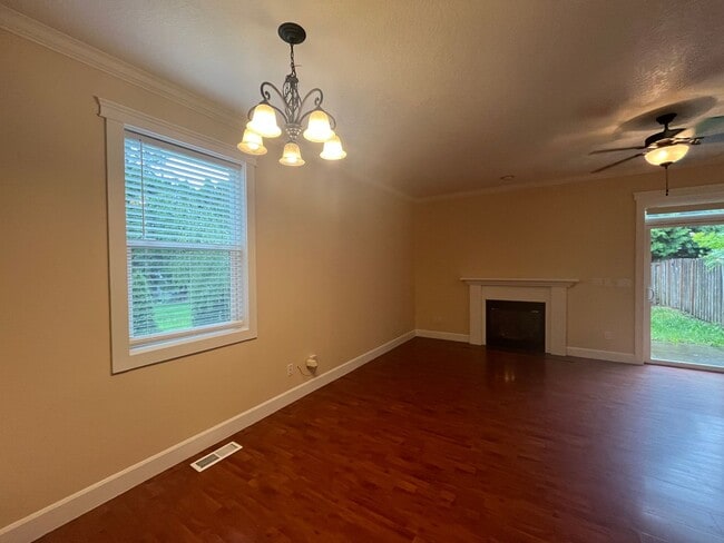 Foto del edificio - 1242 SE Roberts Ave