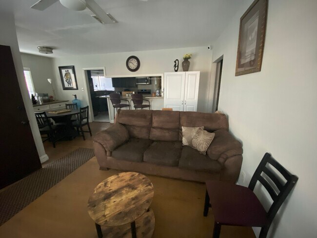 Foto del edificio - 636 E 121st Pl