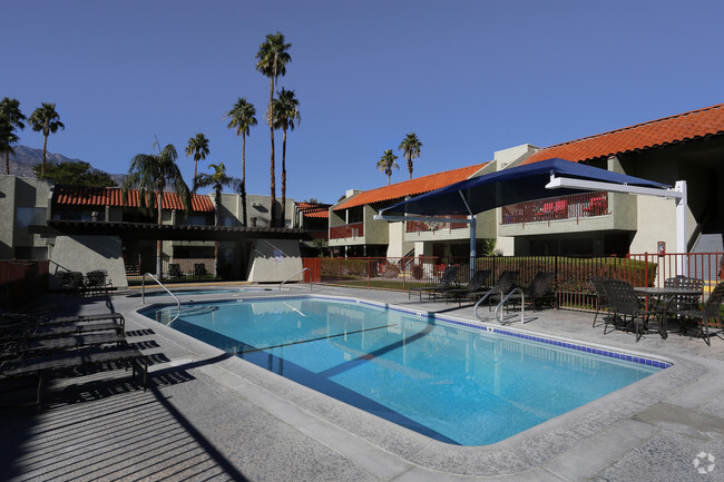 Piscina - Sage Courtyard