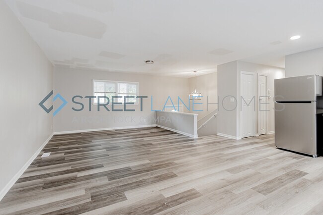 Building Photo - Holiday Special! Half Months Rent Free, Si...