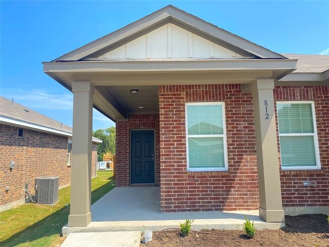 Building Photo - 812 Cedar Creek Dr