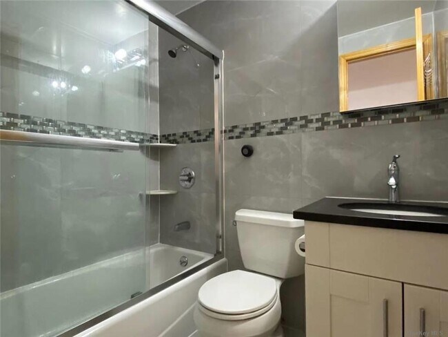 Foto del edificio - 148-36 61st Rd