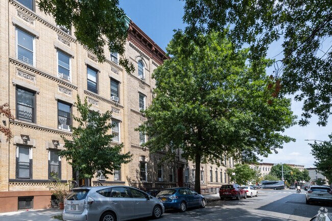 Building Photo - 155 Newton St