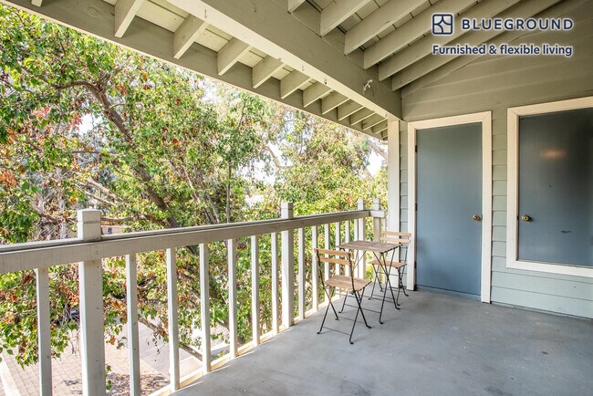 Building Photo - 37050 Meadowbrook Common