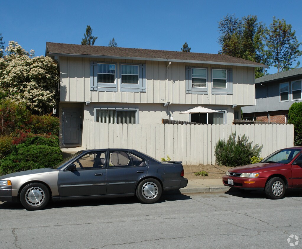 Primary Photo - 715 Reseda Dr
