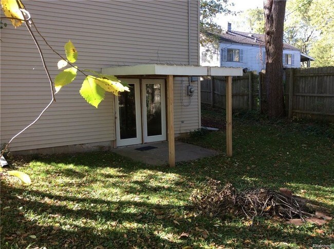 Building Photo - 335 Dartmoor St