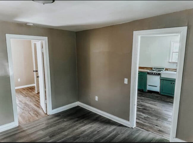 Building Photo - 902 W Dunbar St