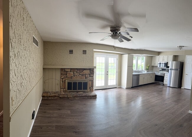Building Photo - 40 S Hillview Dr