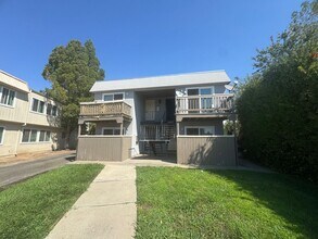 Building Photo - 2340 Villanova Cir