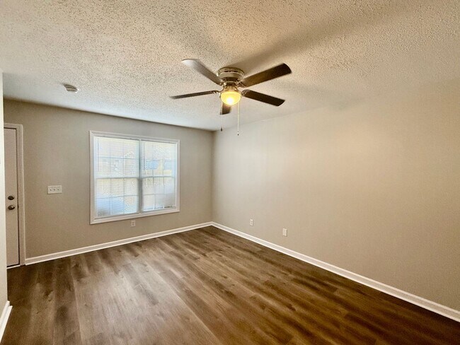 Foto del edificio - Two bedroom, 1.5 townhouse in Graham (Park...