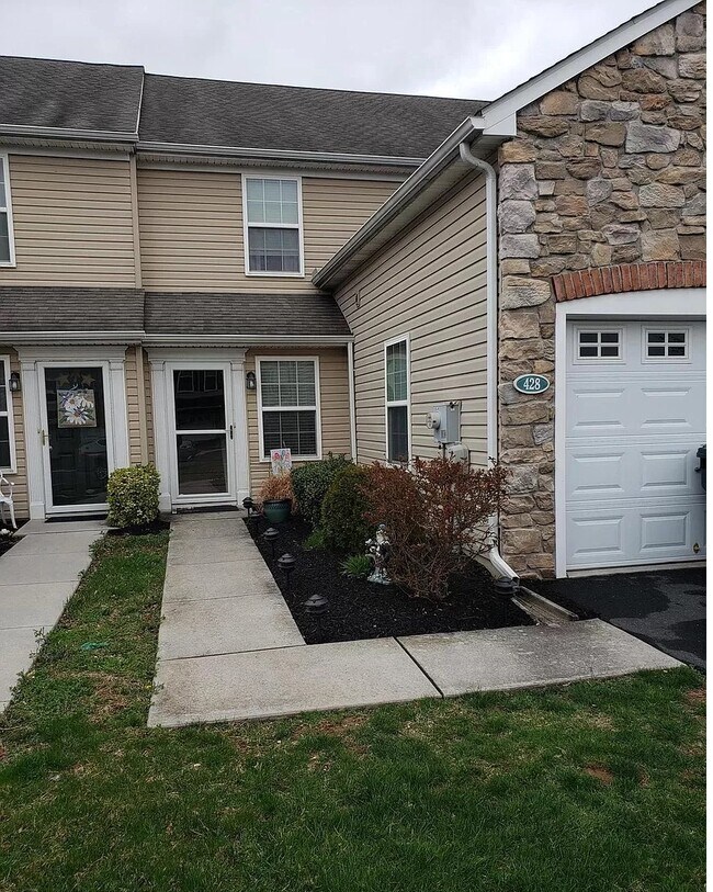 Foto del edificio - 428 Eisenhower Dr