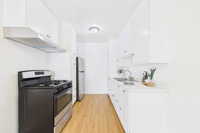 Building Photo - Buffalo Sherman Oaks Apartments