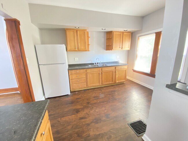 Foto del edificio - 8 E Hillcrest Ave