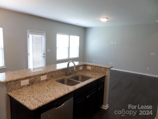 Building Photo - 1614 Fleetwood Dr