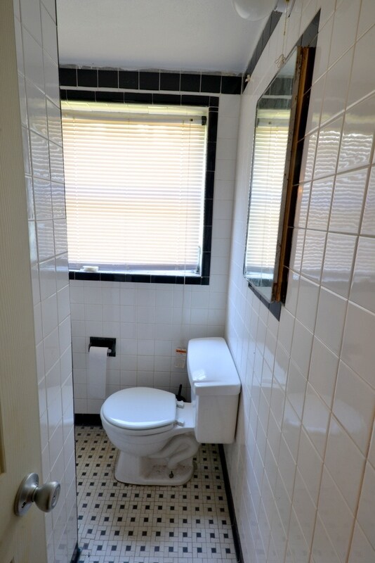Bathroom to 1 BR Unit - 2019 Lake Shore Blvd