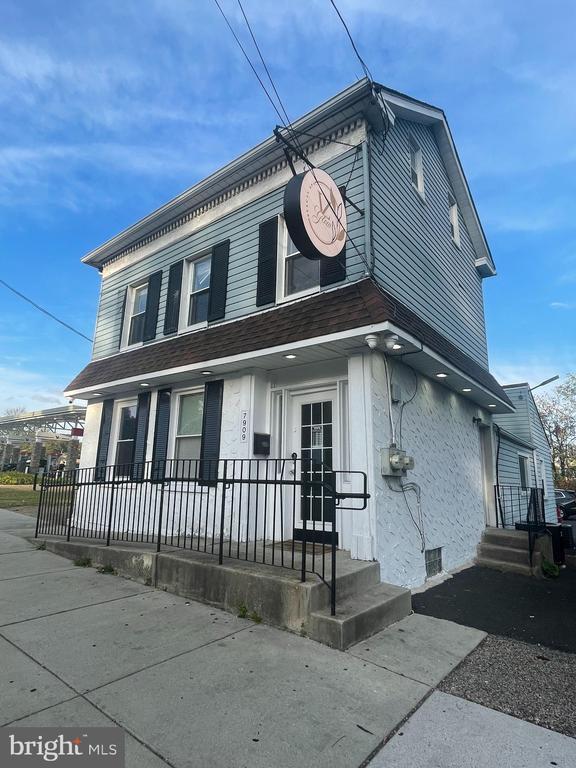 Foto principal - 7909 Oxford Ave