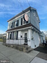 Building Photo - 7909 Oxford Ave