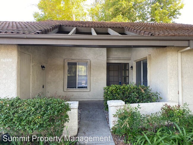Building Photo - 2 br, 1 bath House - 111 N. Sparrowhawk Lane
