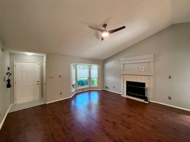 Foto del edificio - 2305 Rick Whinery Dr