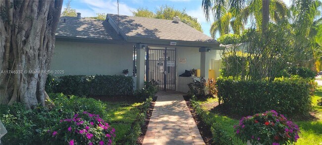 Building Photo - 3861 Carambola Cir N