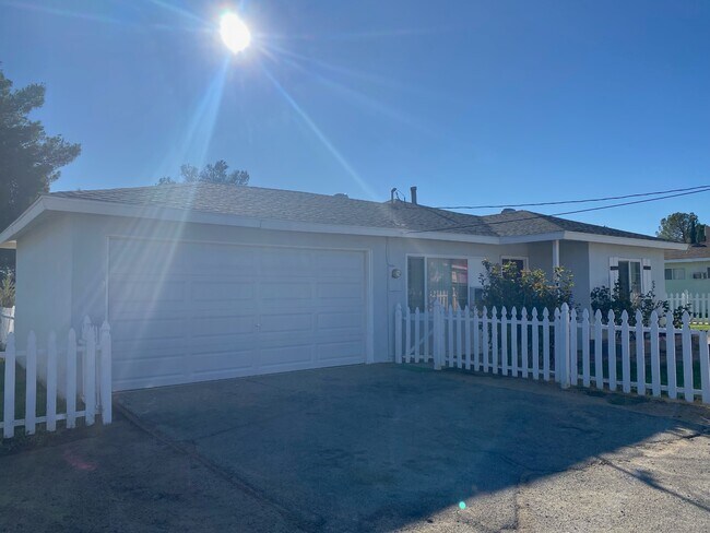 Building Photo - 4058 W Ave L4