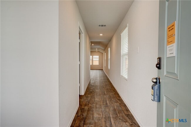 Building Photo - 121 Roanwood Dr