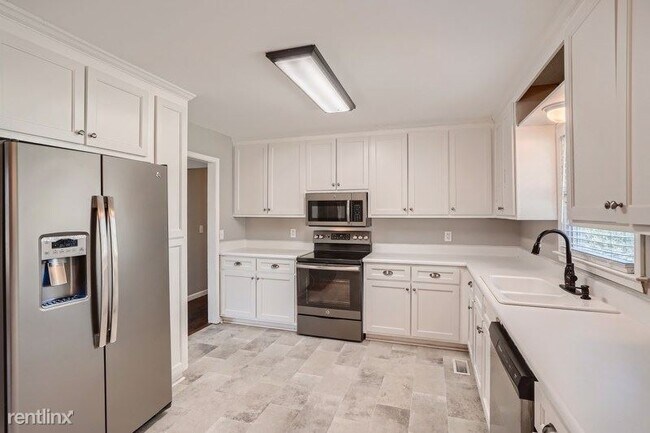 Foto del edificio - 3 br, 2 bath House - 117 Remington Drive S...