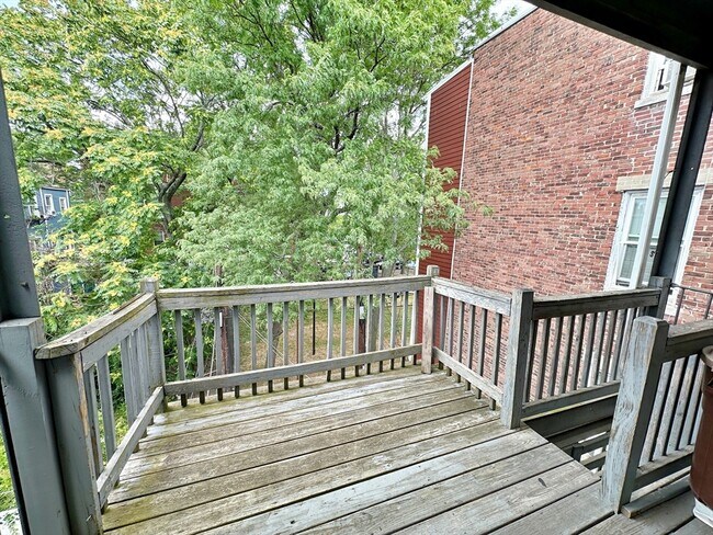 Building Photo - 66 Chelsea St