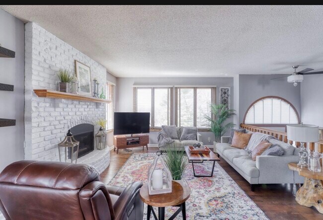 Building Photo - 9240 Chesshire Ln N