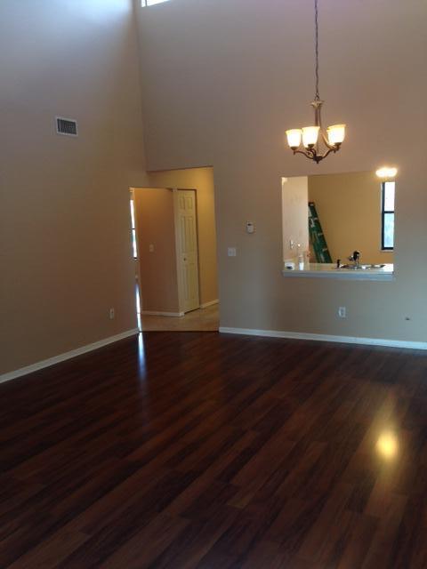 Building Photo - 2104 Lakeview Dr W