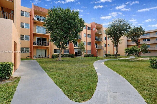 Foto del edificio - 13715 Kendale Lakes Cir